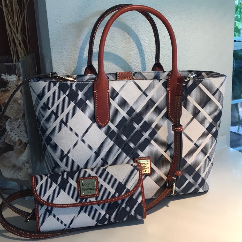 Dooney & Bourke navy navy purse AND wallet